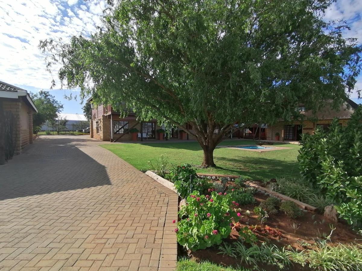 Safe Haven Guesthouse Bloemfontein Esterno foto