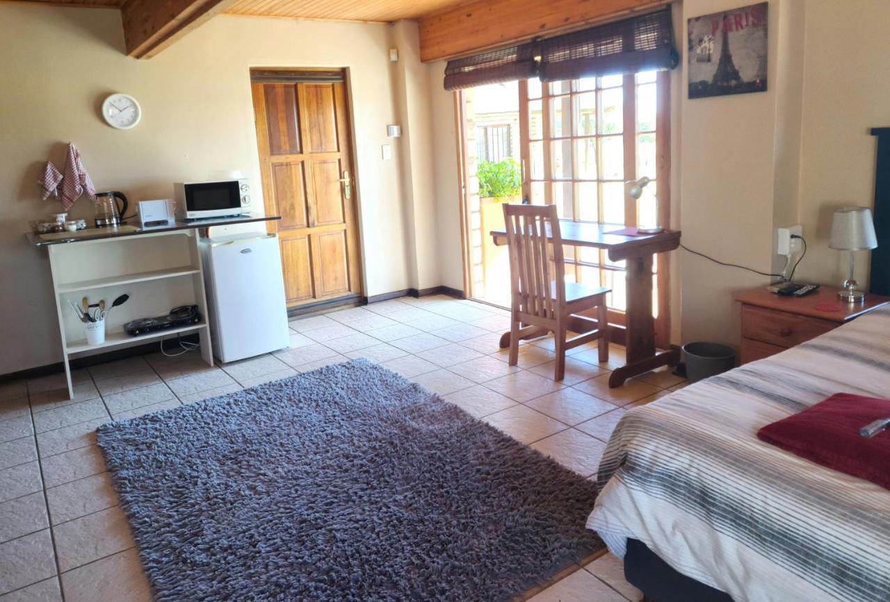 Safe Haven Guesthouse Bloemfontein Esterno foto